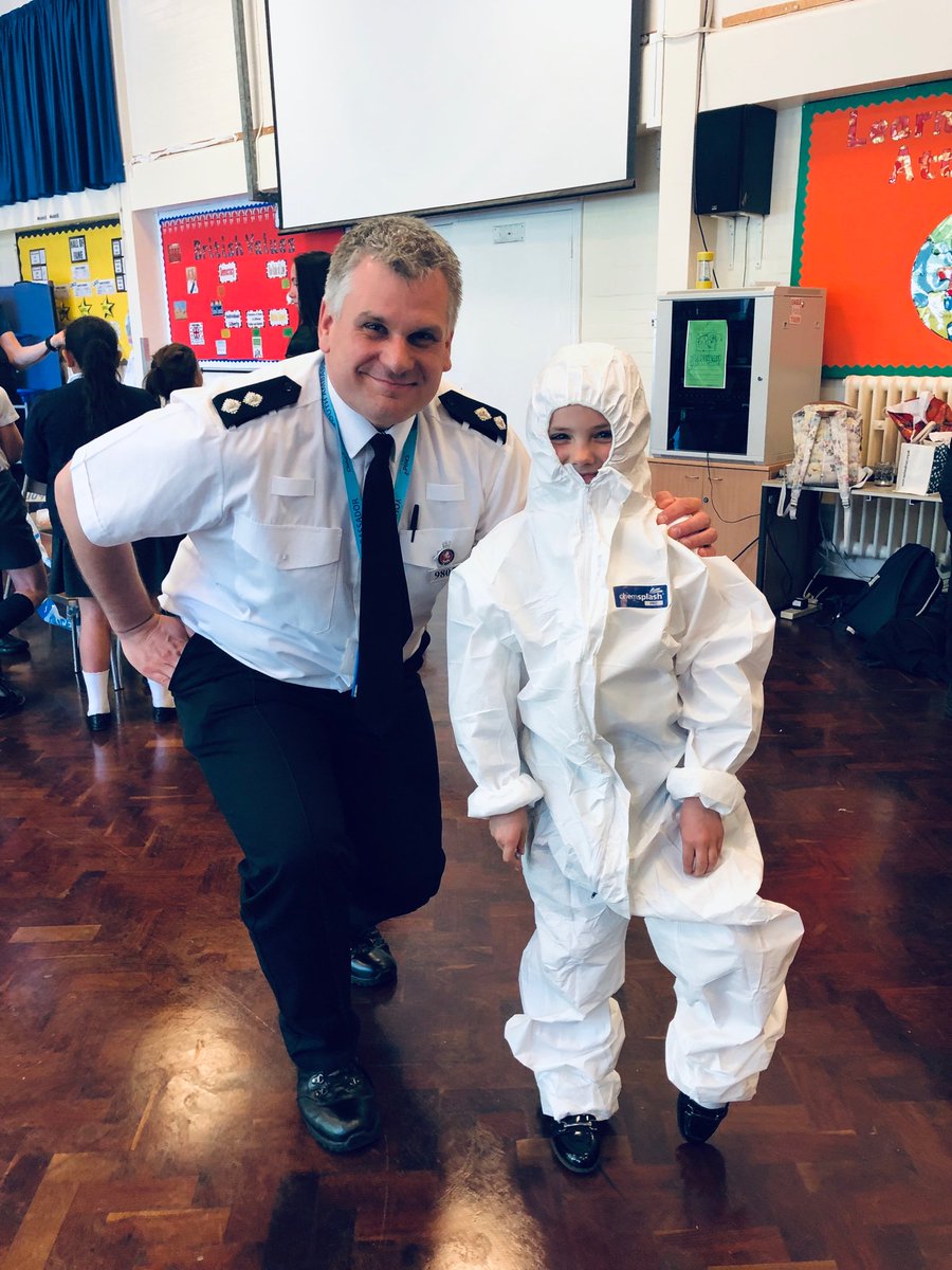 KentPoliceMaid's tweet photo. CSU Inspector at Molehill Primary Academy this morning #CommunityEngagement https://t.co/kY5VohuOzh