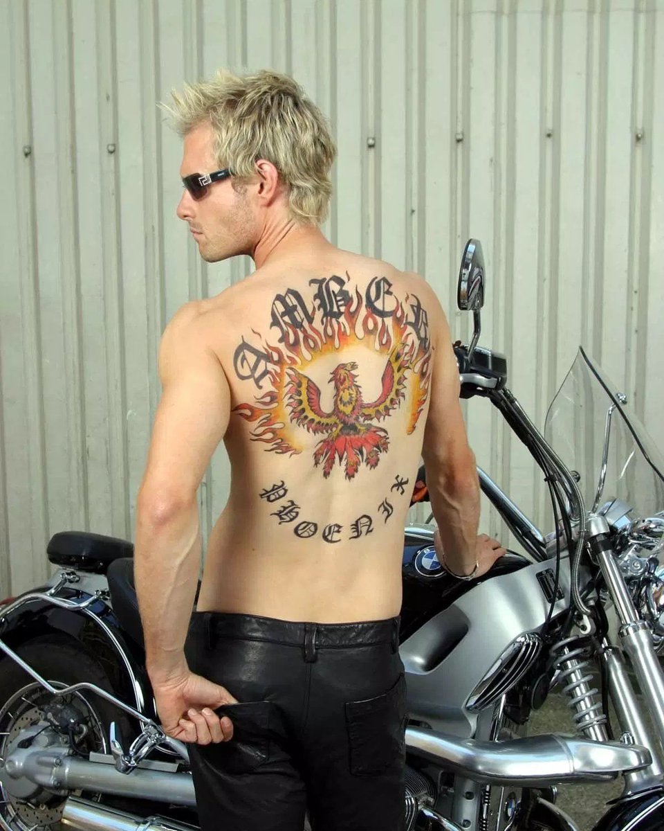 KickPod's tweet image. Happy Tuesday!
#footballerswives #benprice #motorbikelife #motorbikehunk #backtat #conradgates