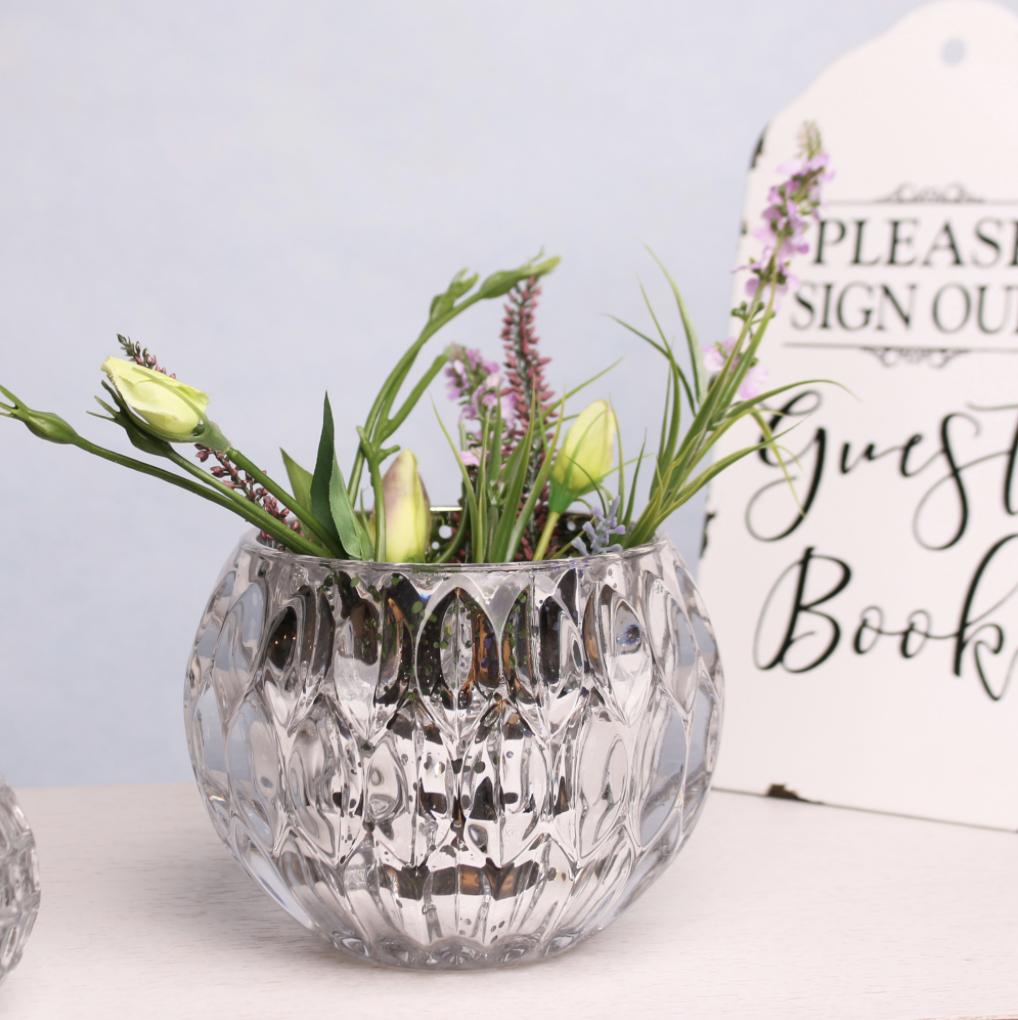 Have you thought about decorating your guest book and gift table? We love the idea of adding flowers, and this small posy idea is a beautiful touch 💐

Find globe vases on our website here:
bit.ly/2HGsASY

#WeddingHour #TableDecor #VenueDecor #WeddingInspo #Flowers #Posy