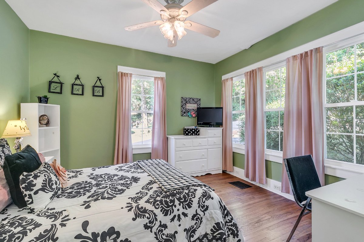 TeamTimWest's tweet photo. 🔥J U S T L I S T E D!🔥 Gorgeous Vintage Home
#justlisted #vintage #craftsman #forsale #parks #shopping #restaurants #hiking #biking #home #homesweethome #homeforsale #house #sell #realtor #realestate #chattanooga #kw #kellerwilliams #realty #forsale #newhome #teamtimwest https://t.co/aWOPtCrQVu