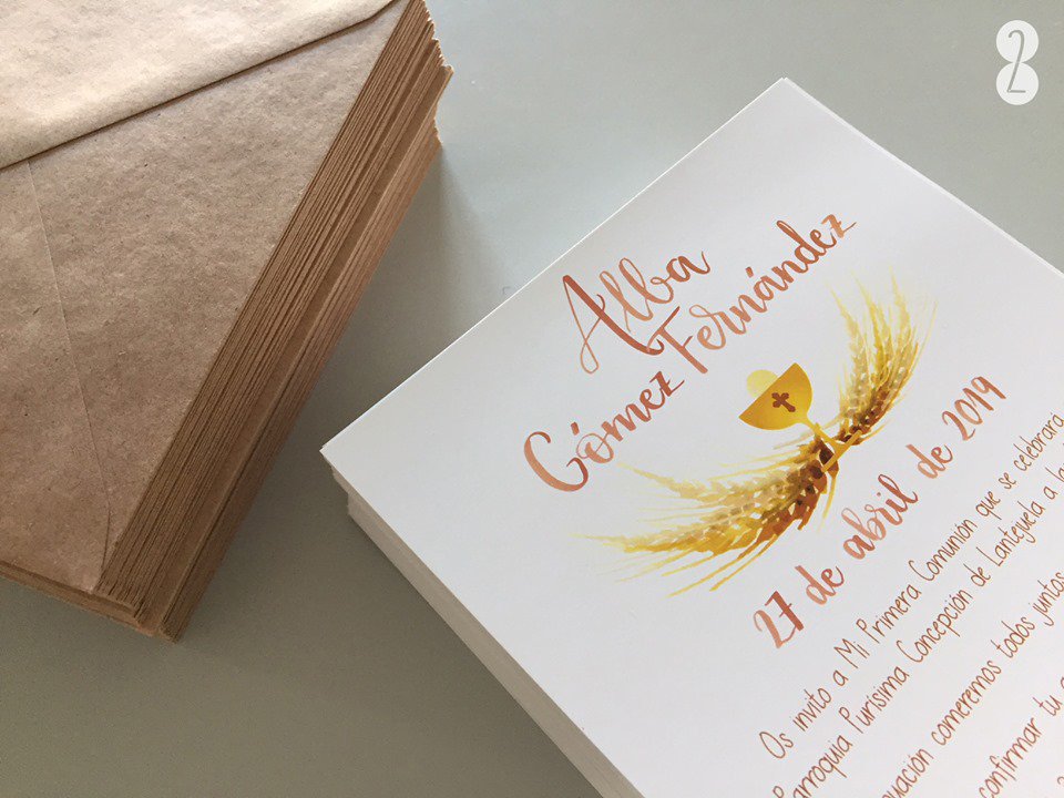 TudosCom's tweet photo. Invitaciones que realizamos para la Primera Comunión de Alba. Gracias a su mami por confiar en nosotras 💙

#diseño #design #escritoamano #Comuniones2019 #invitaciones https://t.co/XhYnKPLLyr