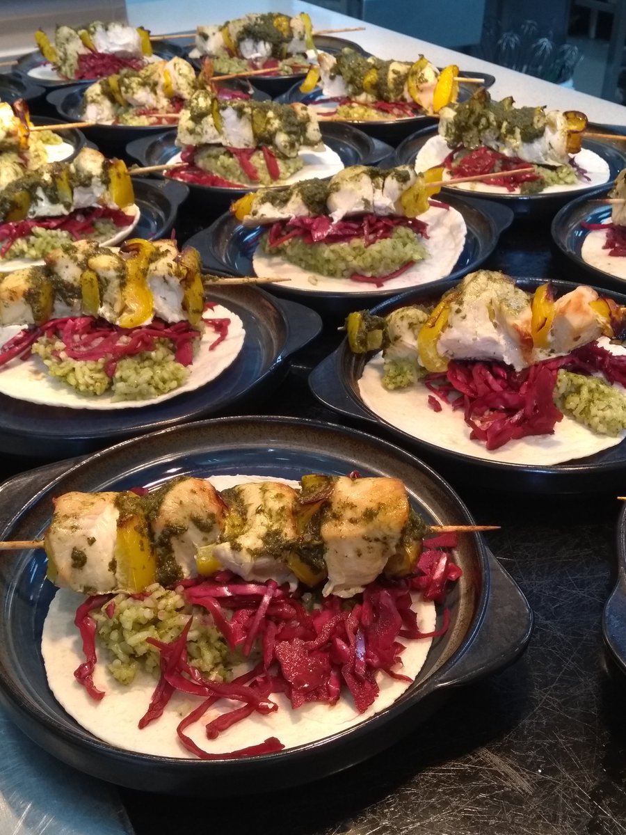 BradfieldFood's tweet photo. Zhoug spiced chicken, green rice, cumin marinated cabbage, preserved lemon yoghurt on soft floured tortilla @BradfieldFood #herecomessummer #lovefood https://t.co/uUcJsxf6zR
