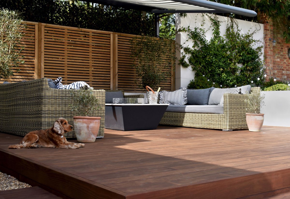 Everything on how to choose contemporary hardwood decking 👉 bit.ly/30pVgbi

<a href="/KebonyWood/">KebonyWood</a> <a href="/BrooksUKltd/">Brooks Bros (UK) Ltd</a> <a href="/lathamsltd/">James Latham</a> <a href="/Owatroluk/">Owatrol UK</a> #decking #summer