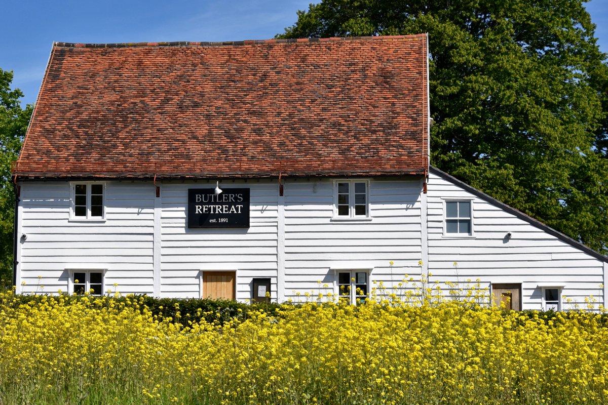 Beautiful #spring day out there.  Why not make the most of #EppingForest?  Pop into our #VisitorCentre in Chingford, have a stroll around the Forest (any direction from there will take you on a fabulous #EppingForest walk) & enjoy refreshments at Butler's Retreat next door?