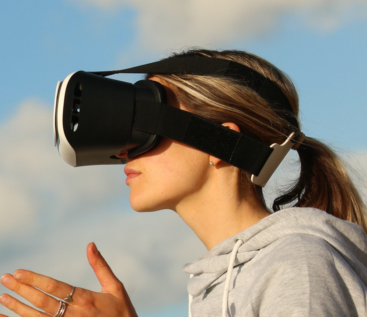 reseauKgyneco's tweet photo. #GynecoWeek 🔜demain c'est au centre François Baclesse à #Caen @BaclesseCaen !
Vivez une expérience de #réalitévirtuelle pour reconnaître les symptômes liés à un #cancerdelovaire
@Roche_France #WOCD #sensibilisation #information #cancergyneco https://t.co/dnvIcj2MVk