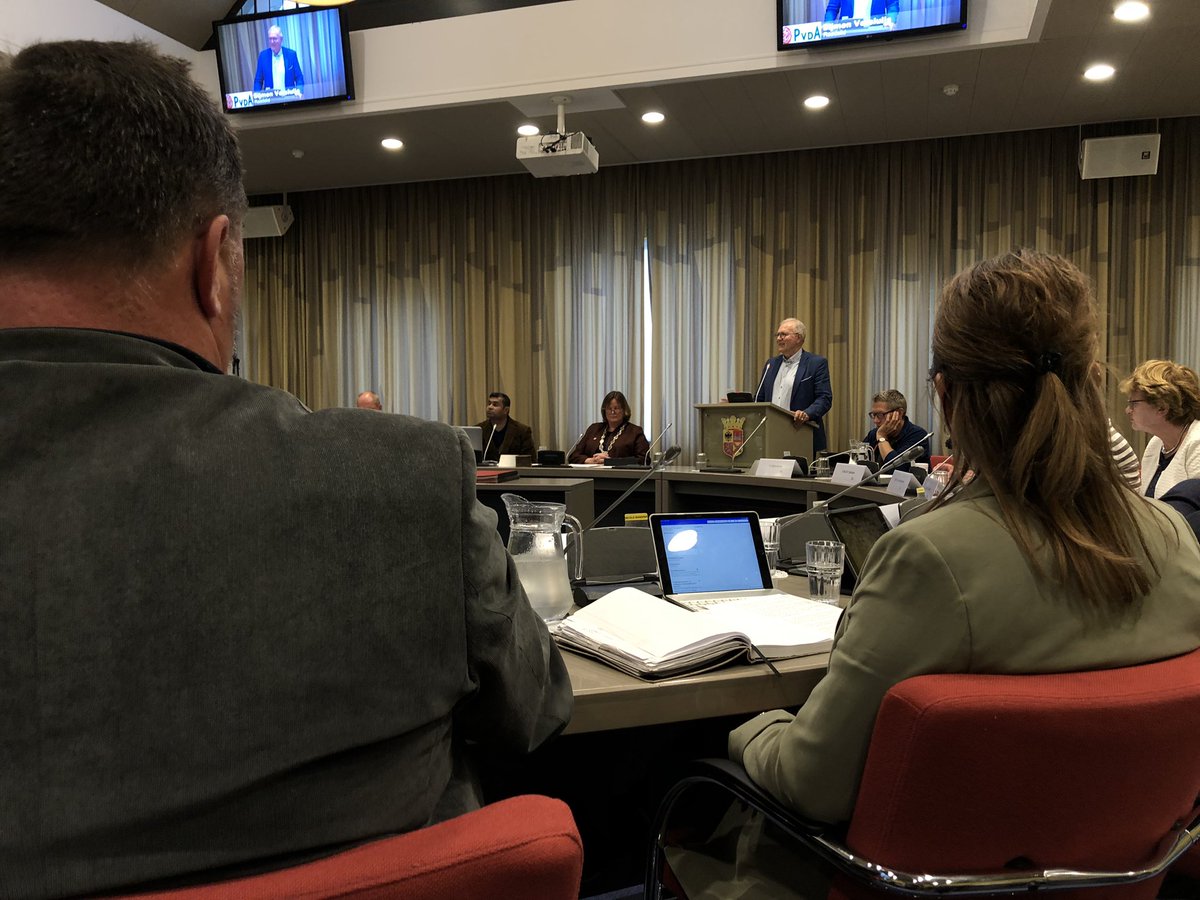 Gisteren sprak Els van Laar in tijdens de raadsvergadering van <a href="/gem_Beuningen/">Gemeente Beuningen</a>. Ze voelt zich gesterkt door het bezoek van <a href="/a_jongerius/">Agnes Jongerius</a> aan de Groene Heuvels. En ze heeft gelijk: na tientallen jaren gedogen kan je deze mensen niet zomaar op straat zetten!

gelderlander.nl/beuningen/bewo…