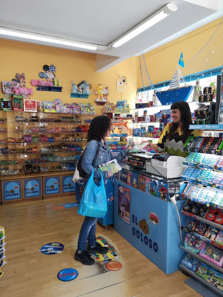 Repartiendo en pequeño comercio de nuestra ciudad, ahora en el barrio de Sabugo. #CambiaAviles #Futuro #TaniaAlcaldesa