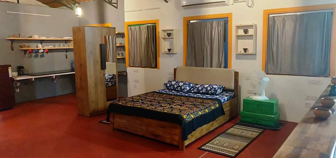 Srikanth1797's tweet photo. I've spent the last few months putting together this- My AirBnB goes live in a few days, here's a sneak peak of the place. #HollybooHome #AirBnB #Studiohome #Hollyboo #BedNBreakfast #Bangalore https://t.co/2qqdbqdBpX