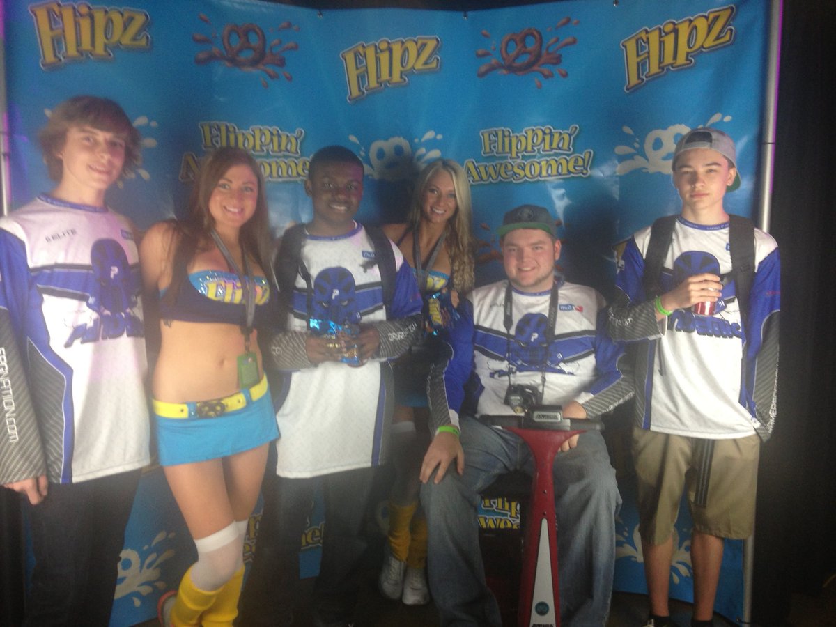 GrizzlyApparel's tweet photo. @neLoFanClub @GamersApparel @MnMGamingUK @neLo_qq Looking badass, I remember a long time ago I bought 8 custom jerseys from @GamersApparel great quality! Got em for @EPG_Nation after we qualified for the 2013 #MLG Dallas Pro Circuit $50,000 @CallofDuty Tournament! #EPGNation #JerkyTeam #ProCircuit #ProModz #eSports #Elgato https://t.co/uVp347jgKJ