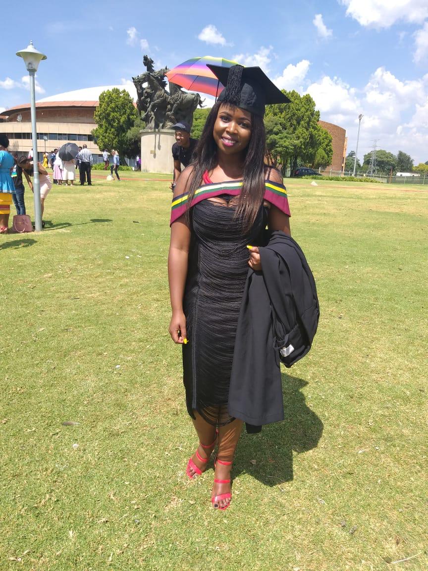 MakeUpByShirzz's tweet photo. Graduation Beat💄🎓🔥

#MakeUpByShirzz 
#EnhancingBeauty 
#RuralMua 
#GirlTalkZA https://t.co/VcJ8m8bbjU
