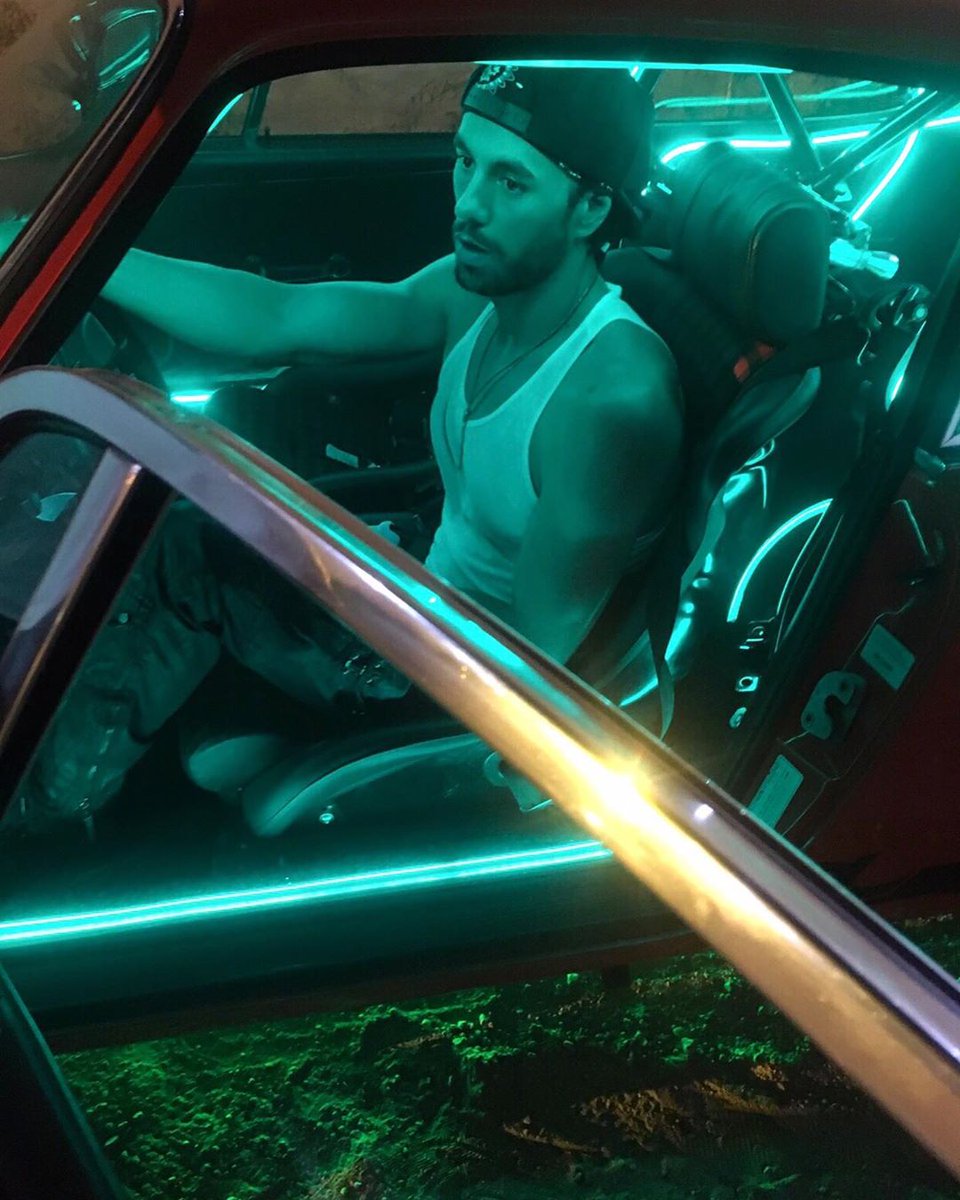 Enrique Iglesias on the sets of Move To Miami video shoot #EnriqueIglesias 📸