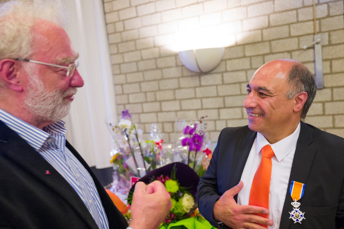 AliDaliry's tweet photo. Vandaag werd ik rond 10.45 uur door burgemeester Emile Roemer verrast op mijn werk. Ik kreeg van hem een Koninklijke Onderscheiding, ik werd namelijk benoemd tot Ridder in de orde van Oranje-Nassau. https://t.co/XCq5ORCNfj