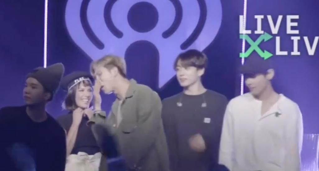BtsHaus's tweet photo. Thirdwheeling at its finest ๐
@BTS_twt @halsey #haljoon https://t.co/Y7f9N6o9iE