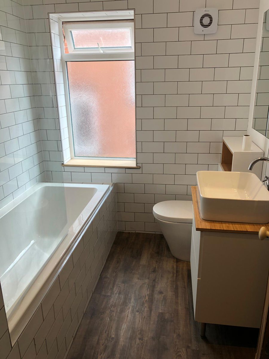 DIYDOCTORS's tweet photo. just completed this lovely bathroom in Bearwood #bathroomdesign #bathroomremodel #bathroom https://t.co/3bDpGU6vMW