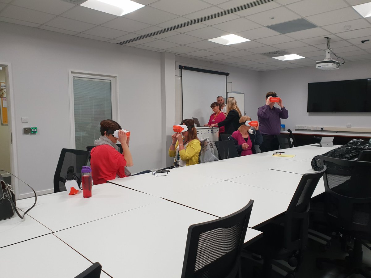 traceyrogers37's tweet photo. Emerging ourselves in Virtual reality learning @UCLan @UCLanMH @soccerresearch @gillpope67 @Karenblake2610 @UCLan_Physio @uclanot https://t.co/l3kdHoswrv