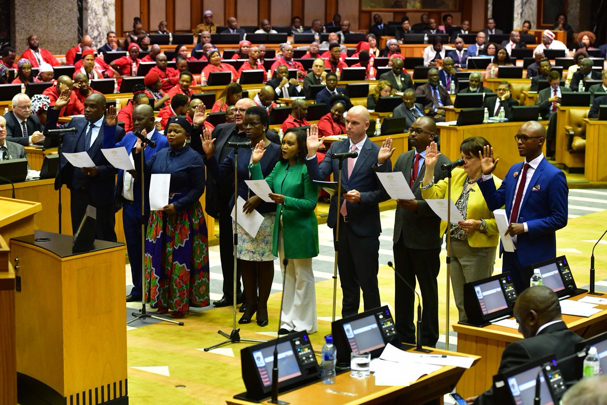 SAgovnews's tweet photo. [More Pics] Swearing in of Members of Parliament #Parliament1stsitting @ParliamentofRSA #6thParliamentLoading #6thParliament #NA https://t.co/vbd6kJoyrt