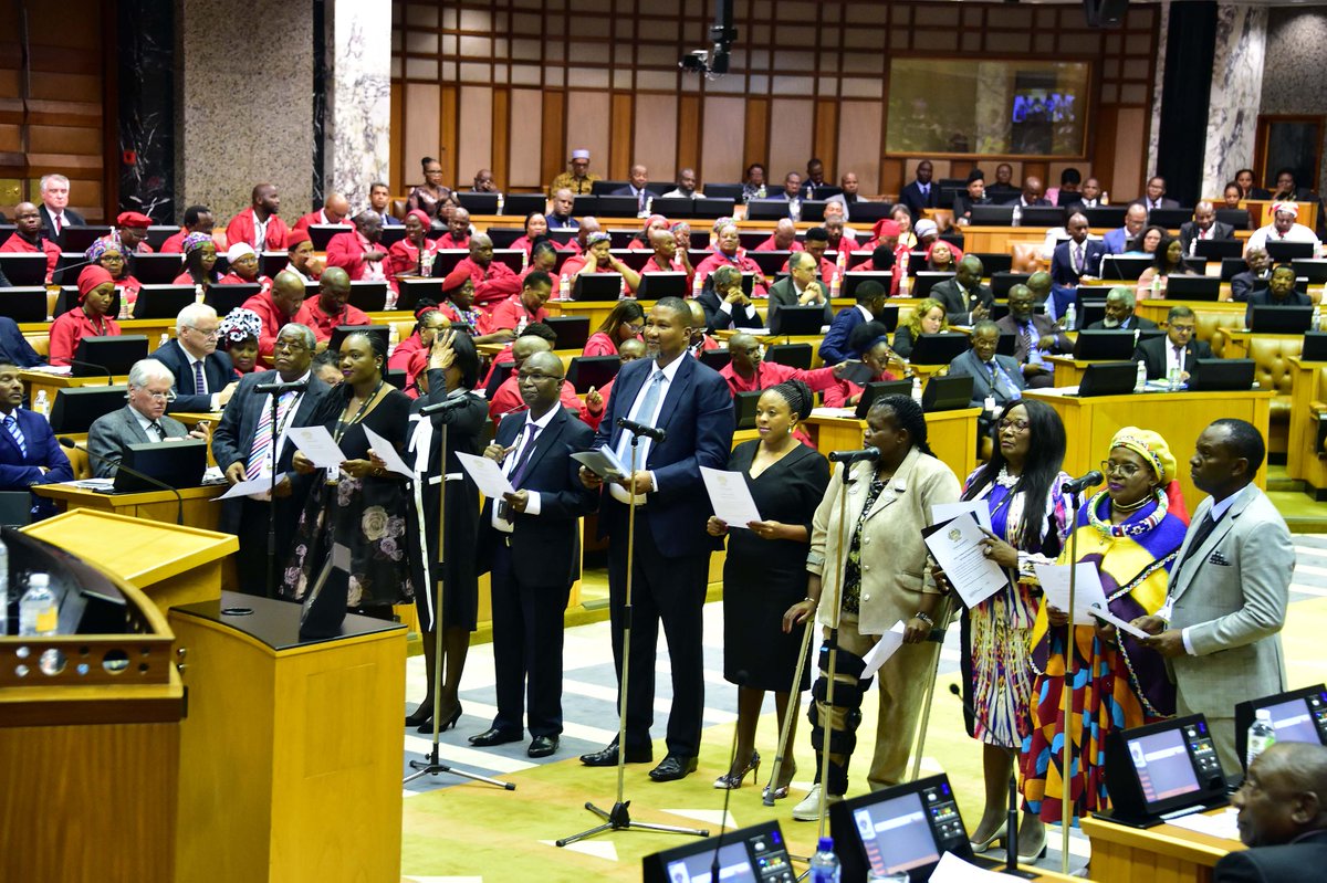 SAgovnews's tweet photo. [More Pics] Swearing in of Members of Parliament #Parliament1stsitting @ParliamentofRSA #6thParliamentLoading #6thParliament #NA https://t.co/ghWRbZwZNr
