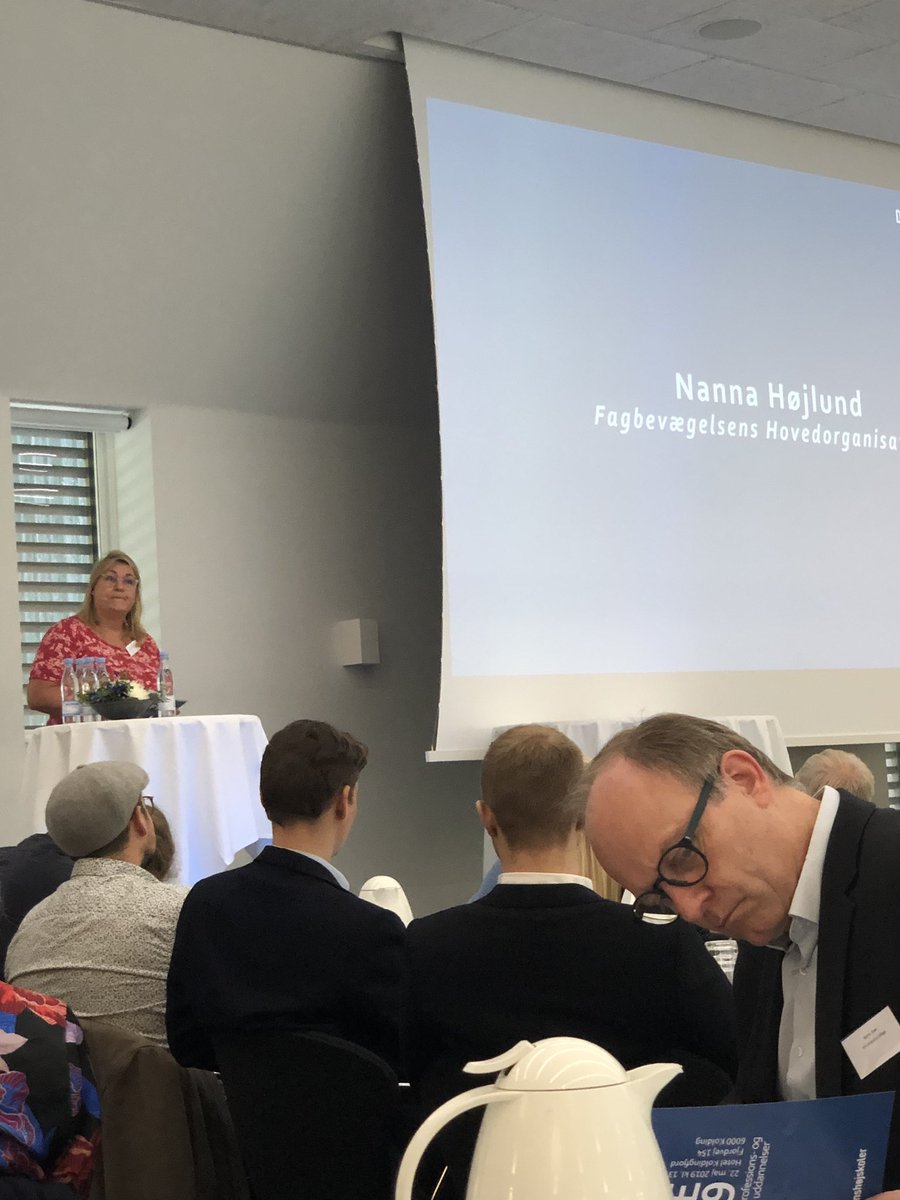birthefriism's tweet photo. @nannahøjlund giver en kærlig - og præcis - opsang til Professionshøjskolerne: #danskephårsmøde https://t.co/xgzEXpAY2n