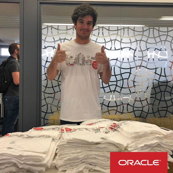 oracle_es's tweet image. Si estás en #OCodeExploreSP y todavía no tienes tu camiseta, ¡pasa a recogerla! 😎