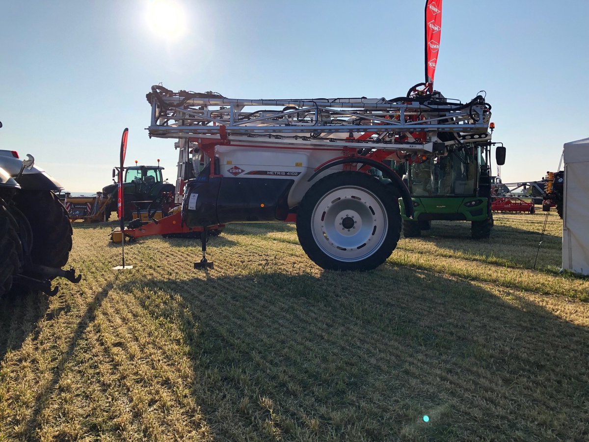 KUHNFrance's tweet image. Présents à #TerresInnovation2019 avec les Ets Jaujou☝️ On vous donne RDV à #Terralab aujourd&apos;hui et demain, pour la toute première démo de l&apos;AUROCK (et plein d&apos;autres présentations sympas) 👋