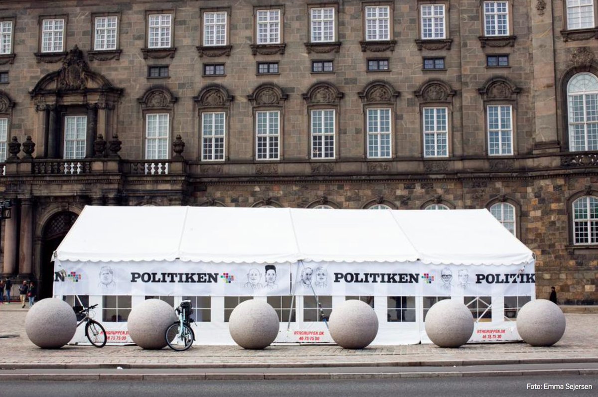 Poltisk kommunikation - en kampsport for eliten?! Kom med, når vi kl. 17:30 debatterer valgkamp, meningsmålinger, spin og medier i <a href="/politiken/">Politiken</a> valgtelt på Chr.borg Slotsplads m. <a href="/KasperMHansen/">Kasper Møller Hansen</a> <a href="/Winther12/">Bent Winther</a> <a href="/JensRingberg/">Jens Ringberg</a> <a href="/LAarsland/">line aarsland </a> @HKjerrumgaard &amp; <a href="/rulgw/">Rulle Grabow</a> facebook.com/events/3684600…