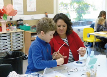 WORuthinCraft's tweet photo. May Half Term: Mark your place! with Mai Thomas
Thursday 30 May 10.30am – 12.30pm 
£5 please call to book a place
Craft Club for children aged 5–11
Inspired by the 'Under Your Feet' exhibition of rugs, make our very own place-mats. @Ruthin_Crafts https://t.co/jx1cjJQfuB