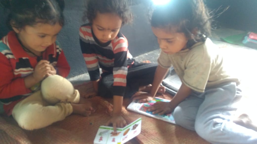 AILFoundation's tweet photo. Govt. Primary School, Dhauna, Uttarakhand, "response for the library is very positive from the school and the  principal, Mr. Hemant Khati has taken the responsibility of managing the  library. This school is from class 1 to 5 and 26 children attend it." https://t.co/JIP7nJPnJZ