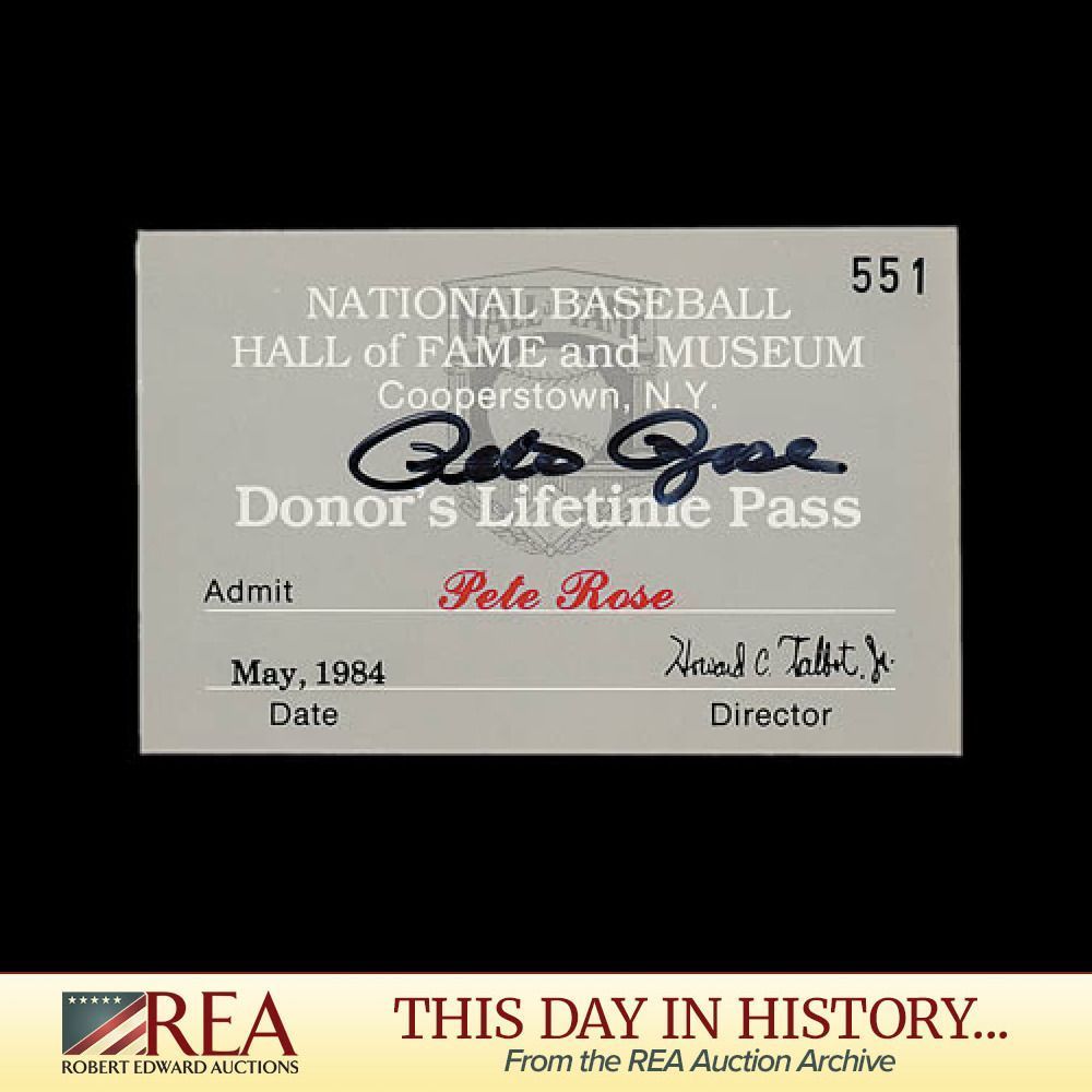 collect_rea's tweet photo. 1985 - On this day in baseball history Pete Rose hit his 2108th run passing Hank Aaron as NL scoring leader. @REAOnline @Reds #Cincinnati #PeteRose @PeteRose_14 @baseballhall #HallofFame #baseballrecords #MLB #TheHobby #collectibles https://t.co/BxTmqEHUUG