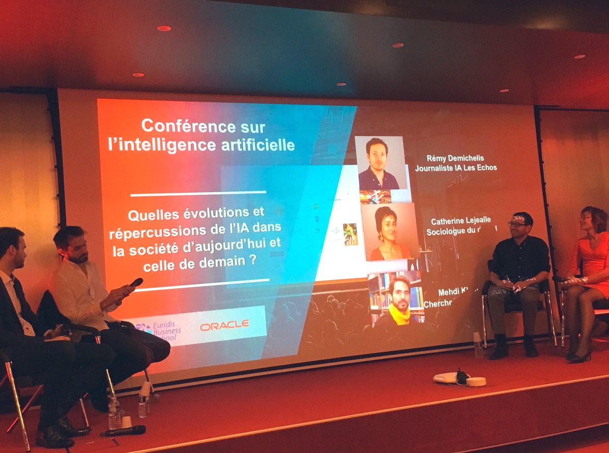 Oracle_France's tweet photo. 🎙 La table ronde consacrée à l'#IA débute 

Merci aux étudiants d'@Ecole_Euridis pour l'organisation ! https://t.co/BZPAgf734L