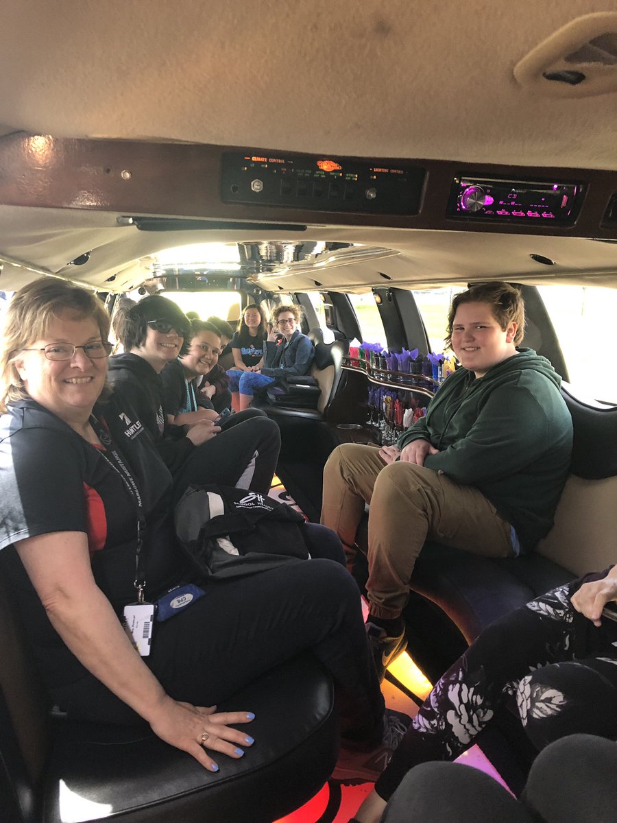 Off to Lou’s for our fundraiser Limo Lunch!!