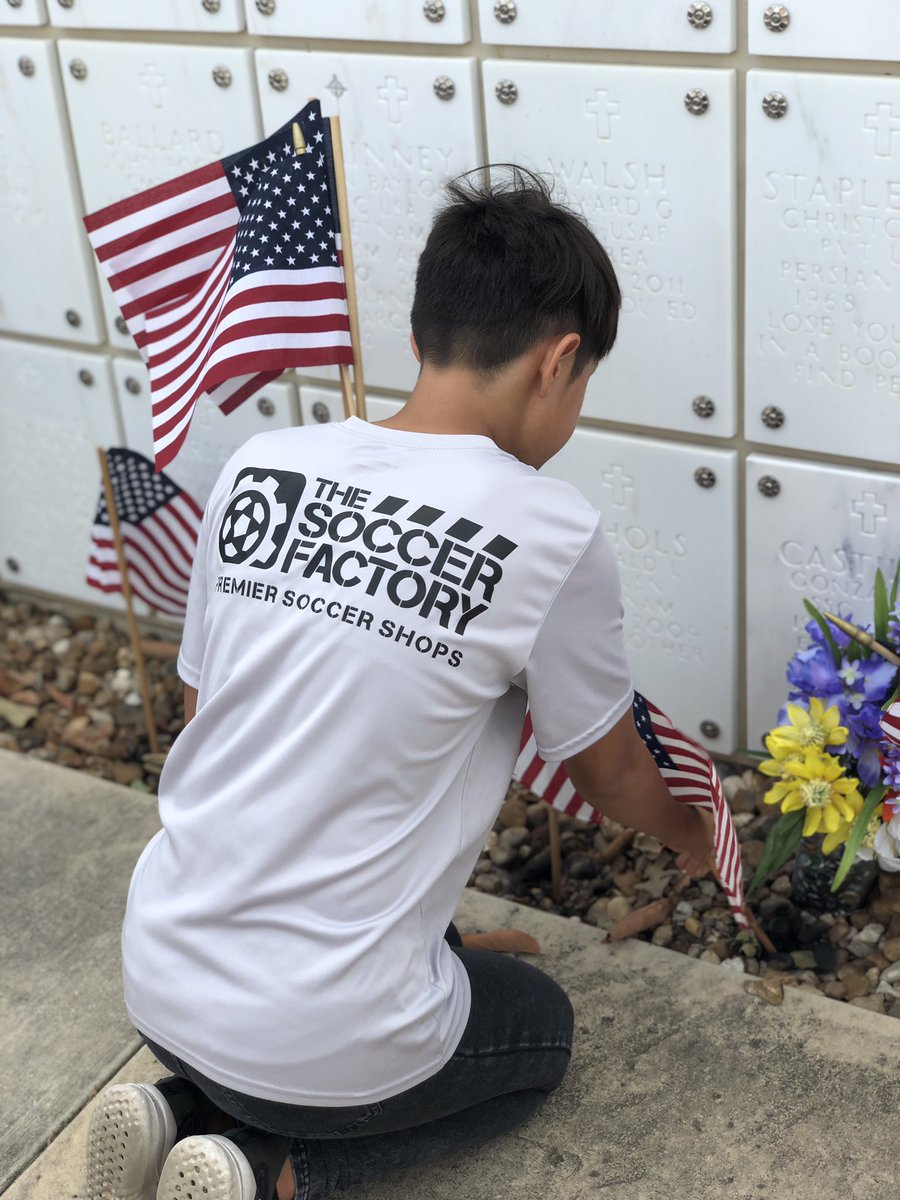 MrsVillanuevas's tweet photo. 5th graders placing flags to prepare the cemetery for Memorial Day 🇺🇸 #FSHEROCKS @FSHISD https://t.co/mmC9iMYLEc