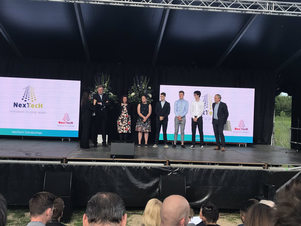 Bij de <a href="/InnovationAwZHZ/">Innovation Award ZHZ</a> worden eerst de jongeren in het zonnetje gezet met de Da Vinci Impact Award, Amega super stageplaats(en) en NexTech Scholarships. Waardering voor hun inzet, energie, enthousiasme en bevlogenheid. Mooi om de trotse ouders op tribune te zien glimmen 😊