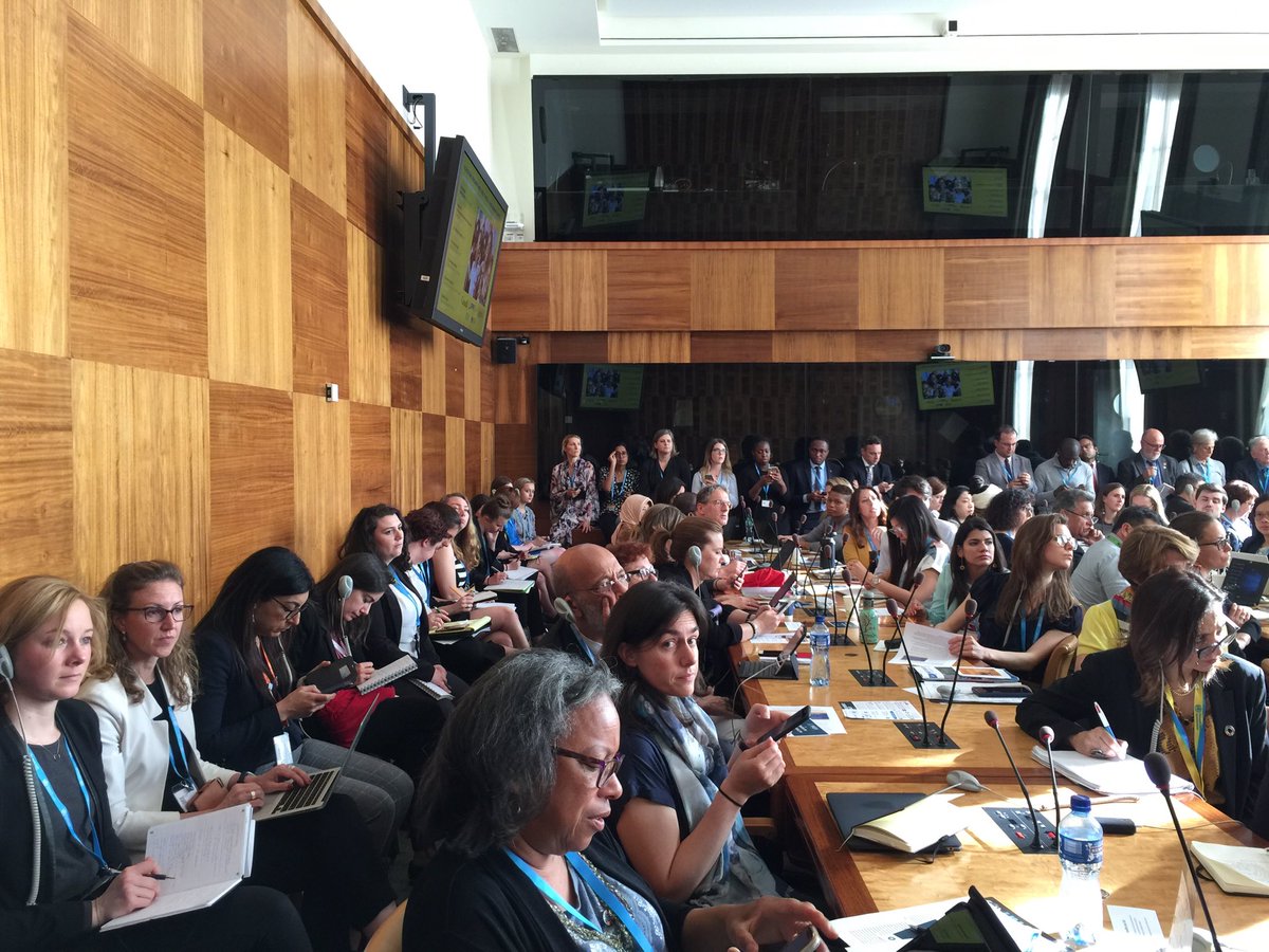 annvkeeling's tweet photo. Packed @WHA72 side event ‘Putting Gender Equality at Centre #UHC’ Speakers clear - UHC needs #genderequality #womensrights incl #SRHR plus decent work for female healthworkers (70% total) Gender Equality = everybody’s business. #UHCGender ⁦@womeninGH⁩ ⁦ https://t.co/l9oV8VX72p