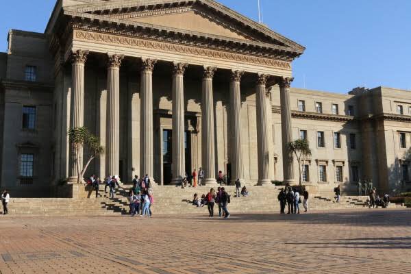 WitsVuvuzela's tweet image. #Wits Protection Services has confirmed that a student was stabbed at the #24HourLibrary this afternoon. The injured student has been taken to #CharlotteMaxeke for treatment and is described as “not in a critical condition”. No further details available. Reporting by @Ortalinko
