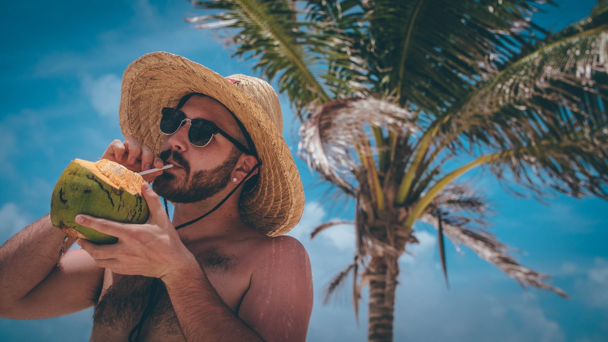 HiLeeGents's tweet photo. Did you know your beard protects you for up to 95% of UV light from the sun?
Protect your beard with HiLée’s nourishing beard oil, and worry about nothing else. https://t.co/HOk8zE8Kf3