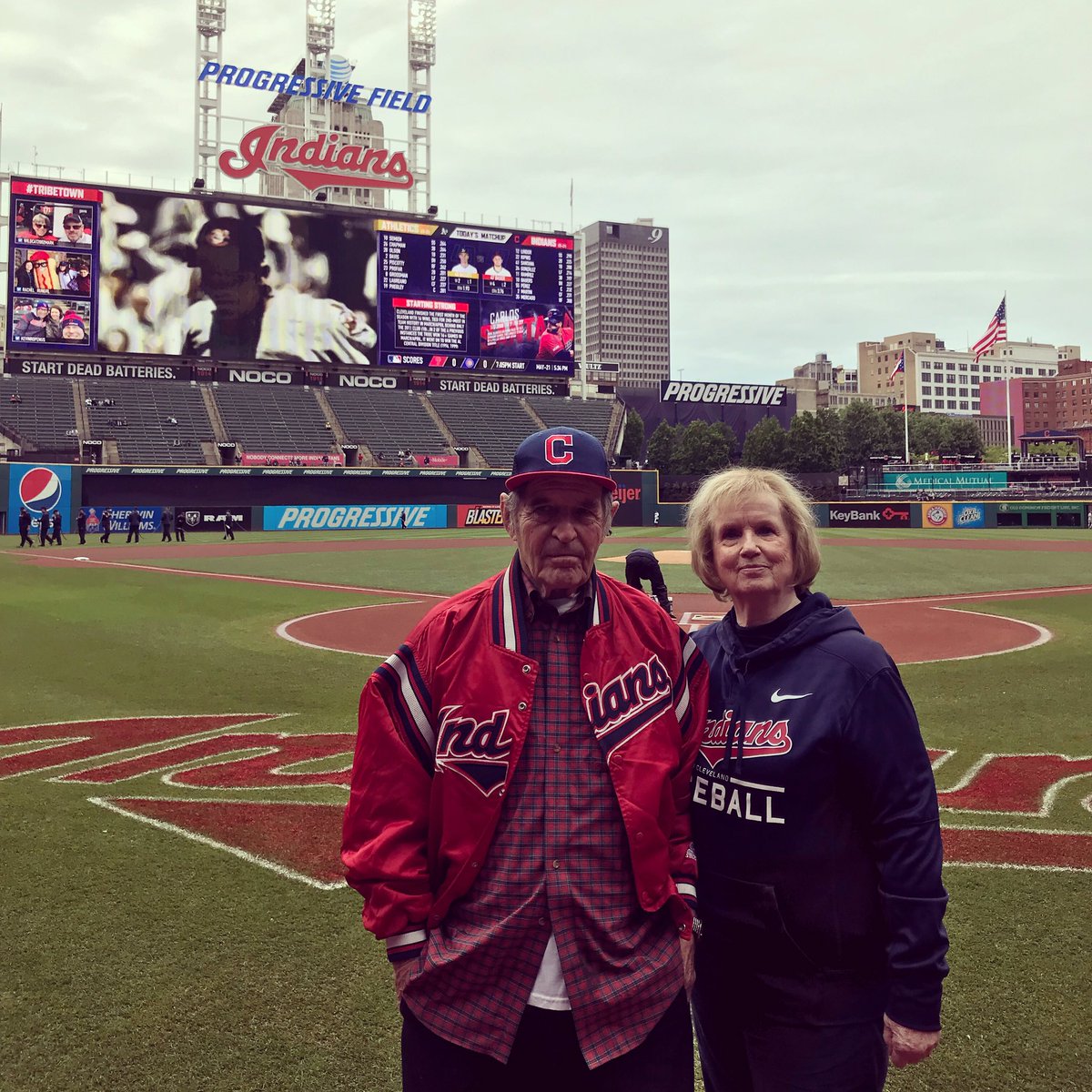 ruthmhrm's tweet photo. Awesome night at Progressive Field! Al threw out the first pitch and the fans heard about our book, #MrsMorhardandtheBoys. The Cleveland Indians are simply the best! #baseball #boys #youthbaseball #clevelandindians #baseballmoms https://t.co/wLcy1P4umW