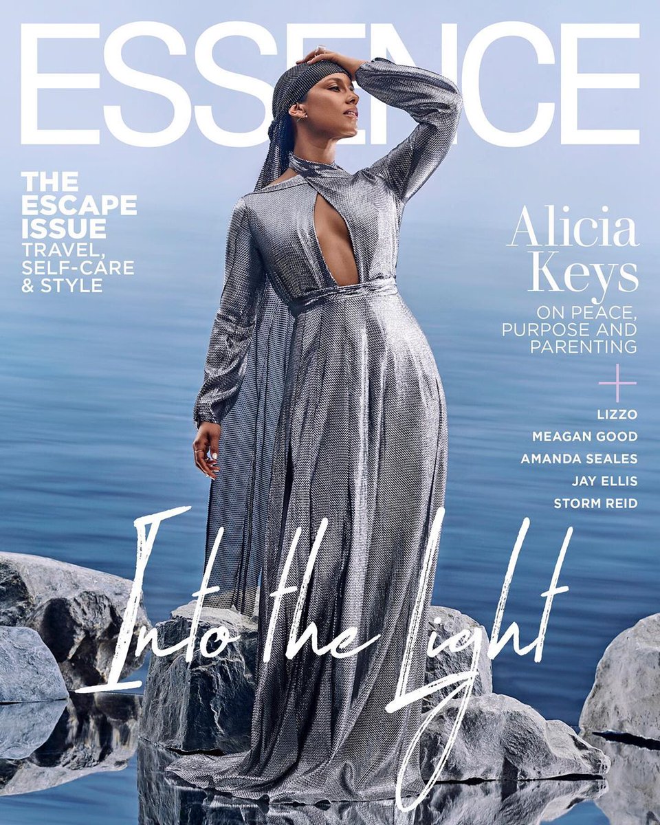 aliciakeyschile's tweet photo. #AliciaKeys @essence #issaessenceslay #essencemagazine https://t.co/LsKUYb5GbZ