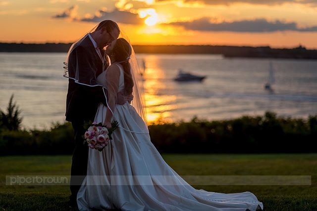 This picture popped up in my feed reminding me how excited I am at going back to OceanCliff in Newport this weekend!!! #PiperBrownPhotography #RIWeddingPhotography #Weddings #RIWedding #SmithfieldWeddingPhotographer bit.ly/2Mhye3F