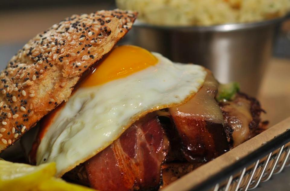 HarpersBurgers's tweet photo. The image speaks for itself. #buildyouown #eggsonburgers
.
.
#BDHG #ygkeats #yumgk #ygklove #ygkfood #queensu #proudtobeSLC #kingstonON #downtownkingston #visitkingston #freshmadedaily #kingstoncanada #teamygk #supportlocal https://t.co/So0WfNFkAz