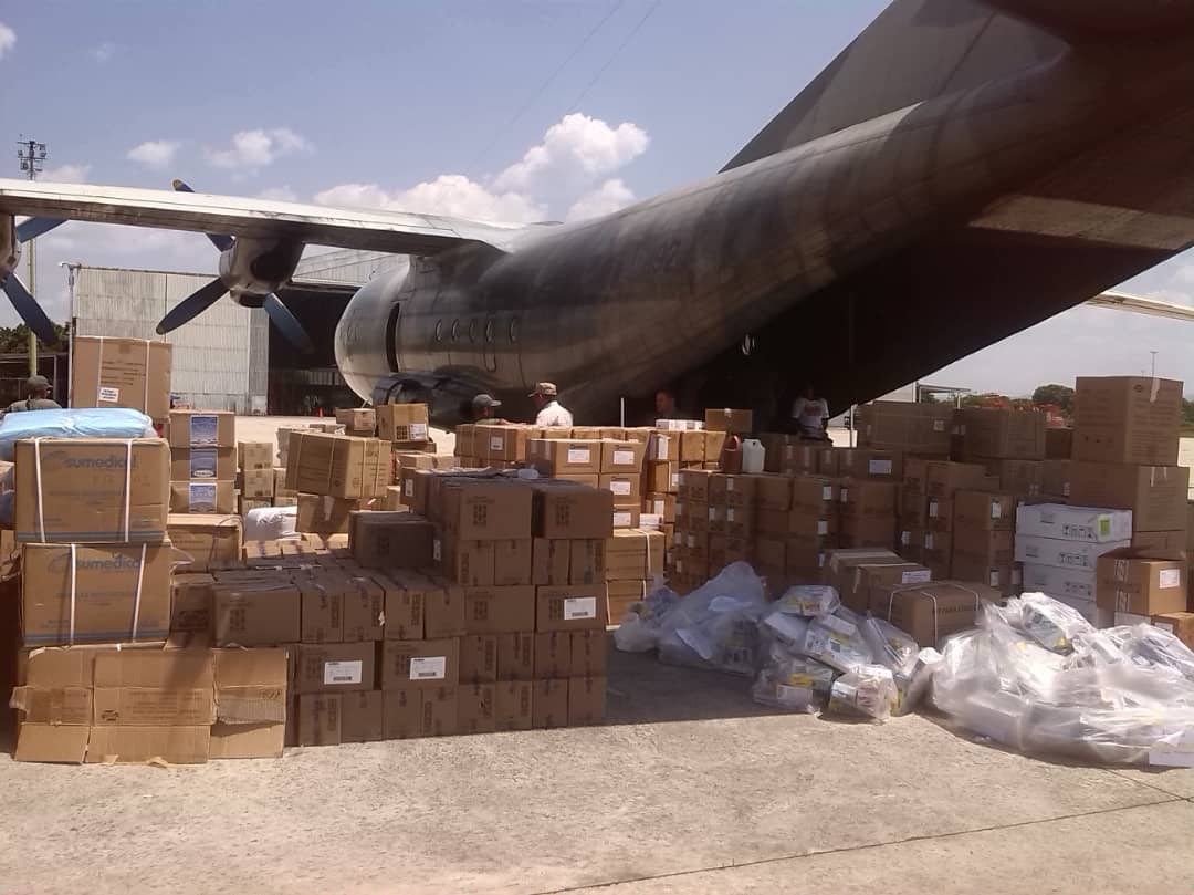 DSIntercultural's tweet photo. En el marco del plan fronterizo indígena el @MPPSalud realiza dotación de 28,7 toneladas de medicamentos, 80 equipos básicos a los CP, al Edo. Amazonas. https://t.co/duUAmMcrgd