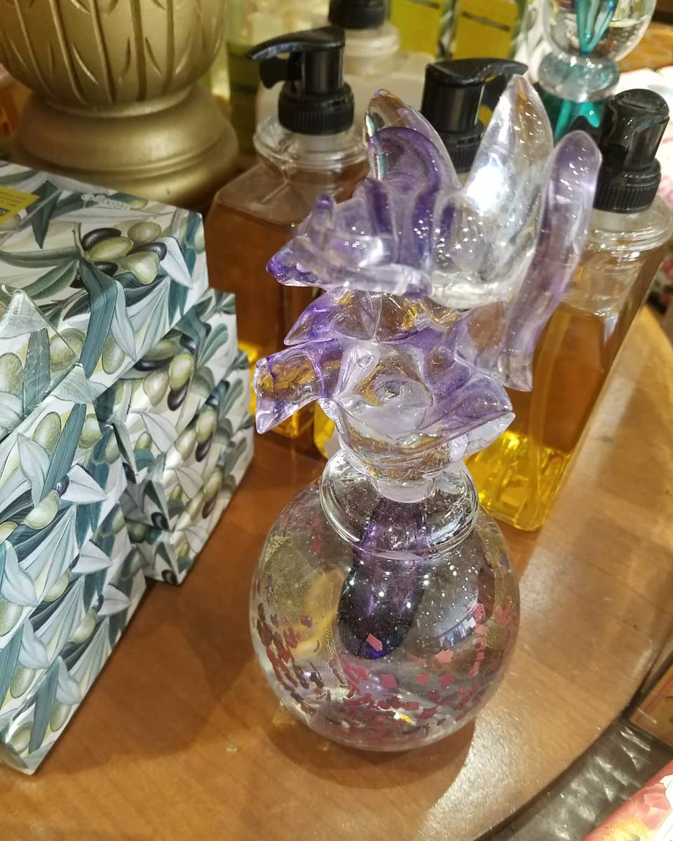 DesignstheLimit's tweet photo. Beautiful #Murano #GlassArt available in Italy at Busch Gardens Williamsburg https://t.co/BSjuC2BvzI