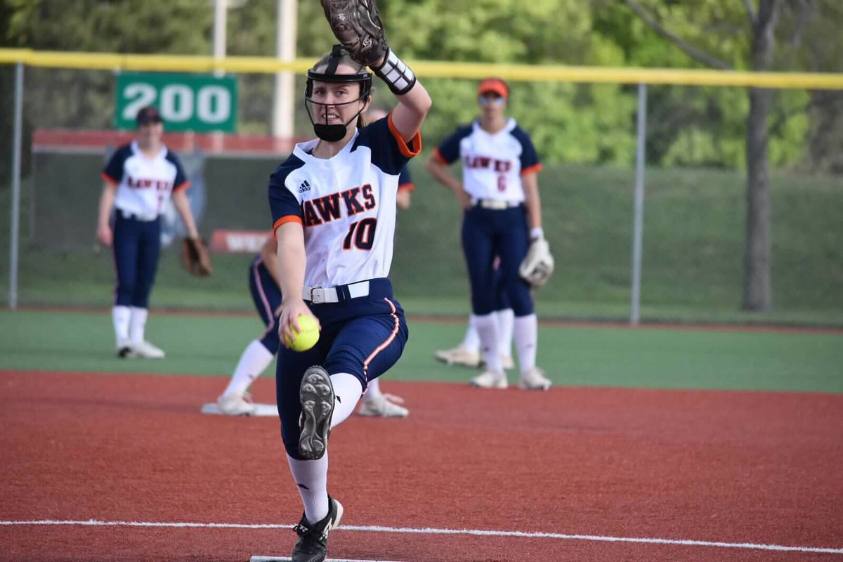 oehawkssoftball's tweet photo. Congratulations senior @maddyrig02 on your Sunflower League pitcher honorable mention selection. This program will miss you! #proudofyou #gohawks 🌻🥎🧡 https://t.co/SRphqXCMGh