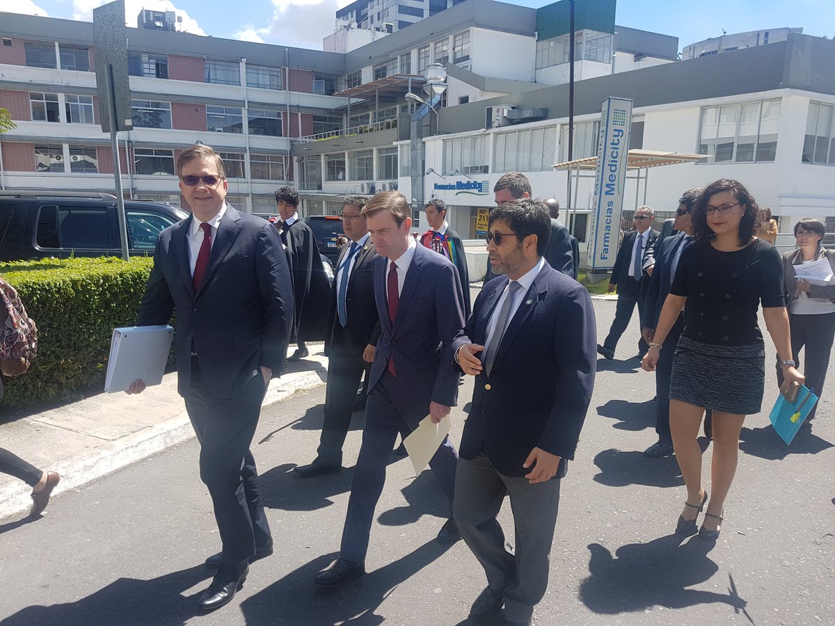 David Hale, Viceministro de Asuntos Políticos de EEUU, visita <a href="/PUCE_Ecuador/">PUCE Ecuador</a>, para realizar una ponencia a estudiantes, sobre “La relación bilateral de Educación de Ecuador 🇪🇨 y EEUU 🇺🇸”. @usembassy_quito <a href="/PUCEGlobal/">PUCE INTERNACIONAL</a>