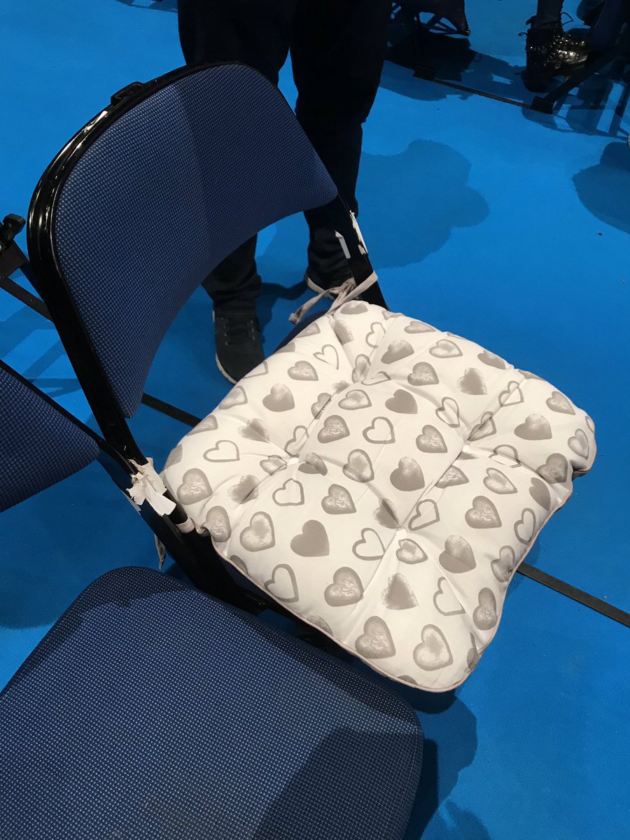 faerycaramel's tweet photo. #RCN19 who did this?! Genius!! I  definitely doing this next year. #pressuresore https://t.co/dNleOajXt6