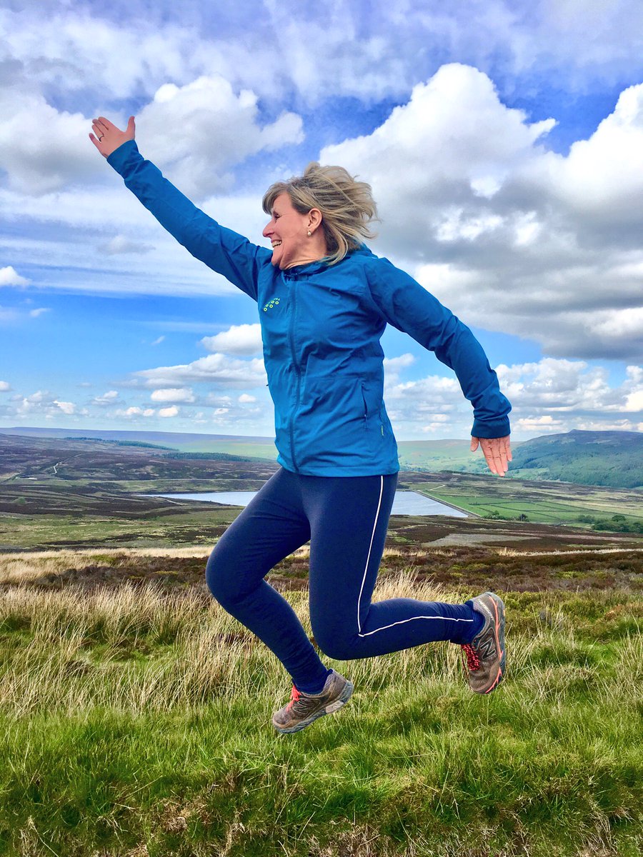 Healthyhappy50's tweet photo. Big views & blue skies for a gorgeous #2minutelitterpick back home on the moor in #Yorkshire.... ☀️🌿
#IAmNotThePooBagFairy #plogging 🐑 https://t.co/uiyAnQ9SsU