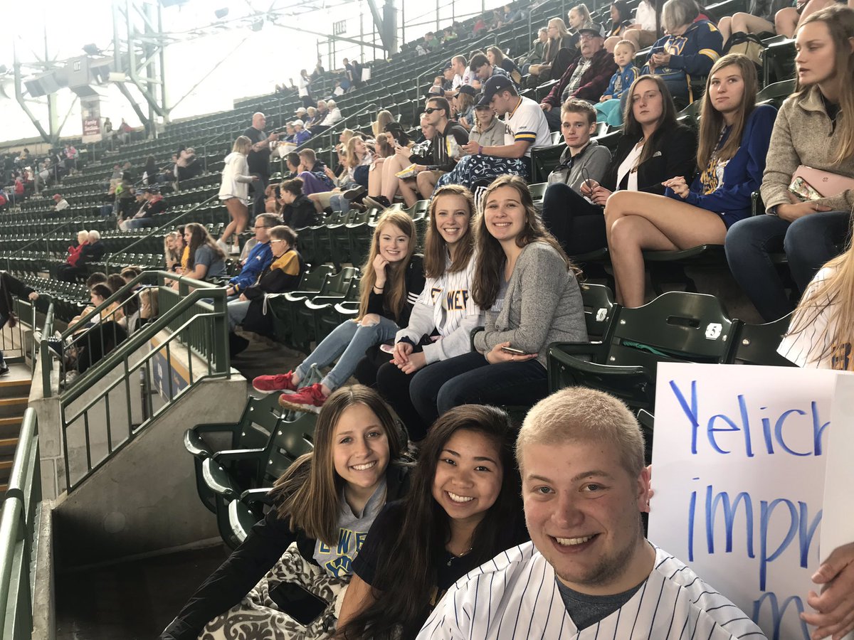 ReneeStieve's tweet photo. Senior Trip to the Brewers Game! #gobrewers https://t.co/JuzZw8E85p