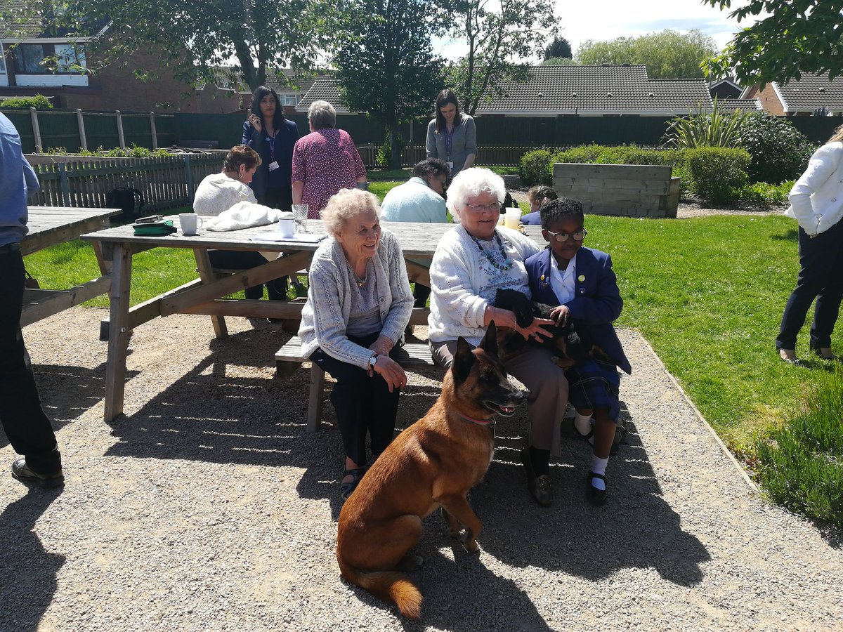 EqualityAtWH's tweet photo. A truly wonderful time was had by all when @WolvesHomes @WolvesCouncil @WMFireDogs teamed up to host an intergenerational afternoon at the Forget-me-not garden. Big thanks to everyone who took part. #DementiaActionWeek ^LE https://t.co/t79IZuAscs