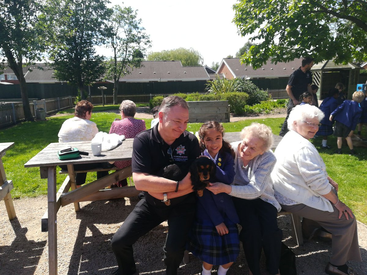 A truly wonderful time was had by all when <a href="/WolvesHomes/">Wolverhampton Homes</a> <a href="/WolvesCouncil/">Wolves Council</a> @WMFireDogs teamed up to host an intergenerational afternoon at the Forget-me-not garden. Big thanks to everyone who took part. #DementiaActionWeek ^LE