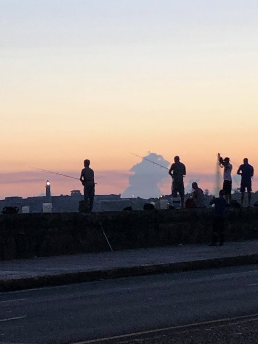 Travelnet_Cuba's tweet photo. Fishing in the Havana's Malecon ! https://t.co/YPUzCdbDXr
