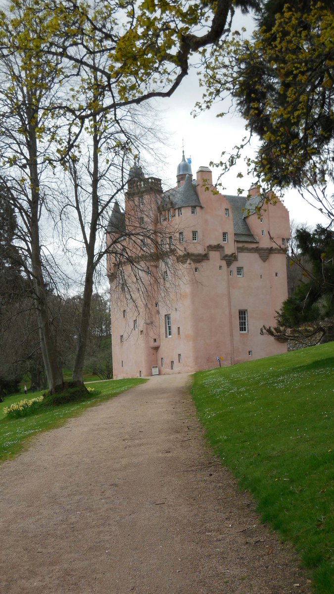amyjarecki's tweet photo. My most idyllic photo of Cragievar Castle! #NE250 #outlander #FortheLoveofScotland The Forbes-Sempill seat! #Love #castlefix https://t.co/oog5wY6jNP